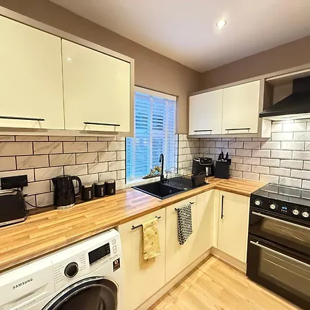 Modern House Sleeps 6