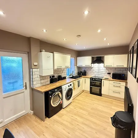 Modern House Sleeps 6