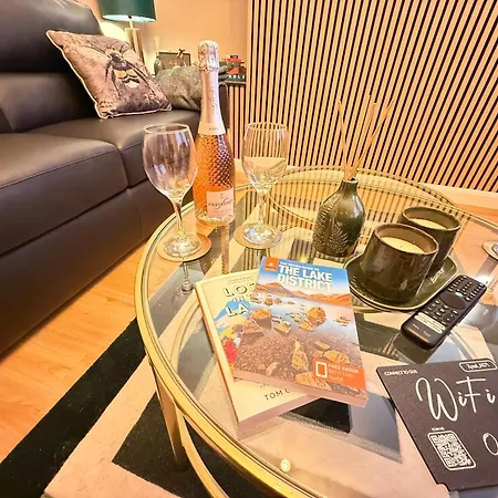 Vakantiehuis Modern House Sleeps 6 *