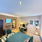 Feriehus Modern House Sleeps 6 *
