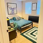Modern House Sleeps 6 Feriehus *
