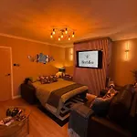 Feriehus Modern House Sleeps 6