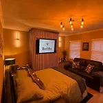 Modern House Sleeps 6 Feriehus *